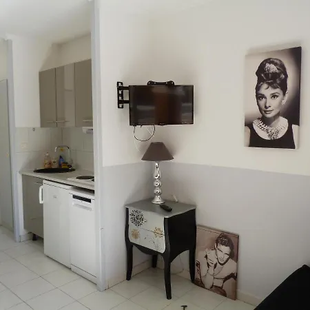 Cap Esterel Vacances Centre : Studio Centre Vue Place B1 - 192la Apartment